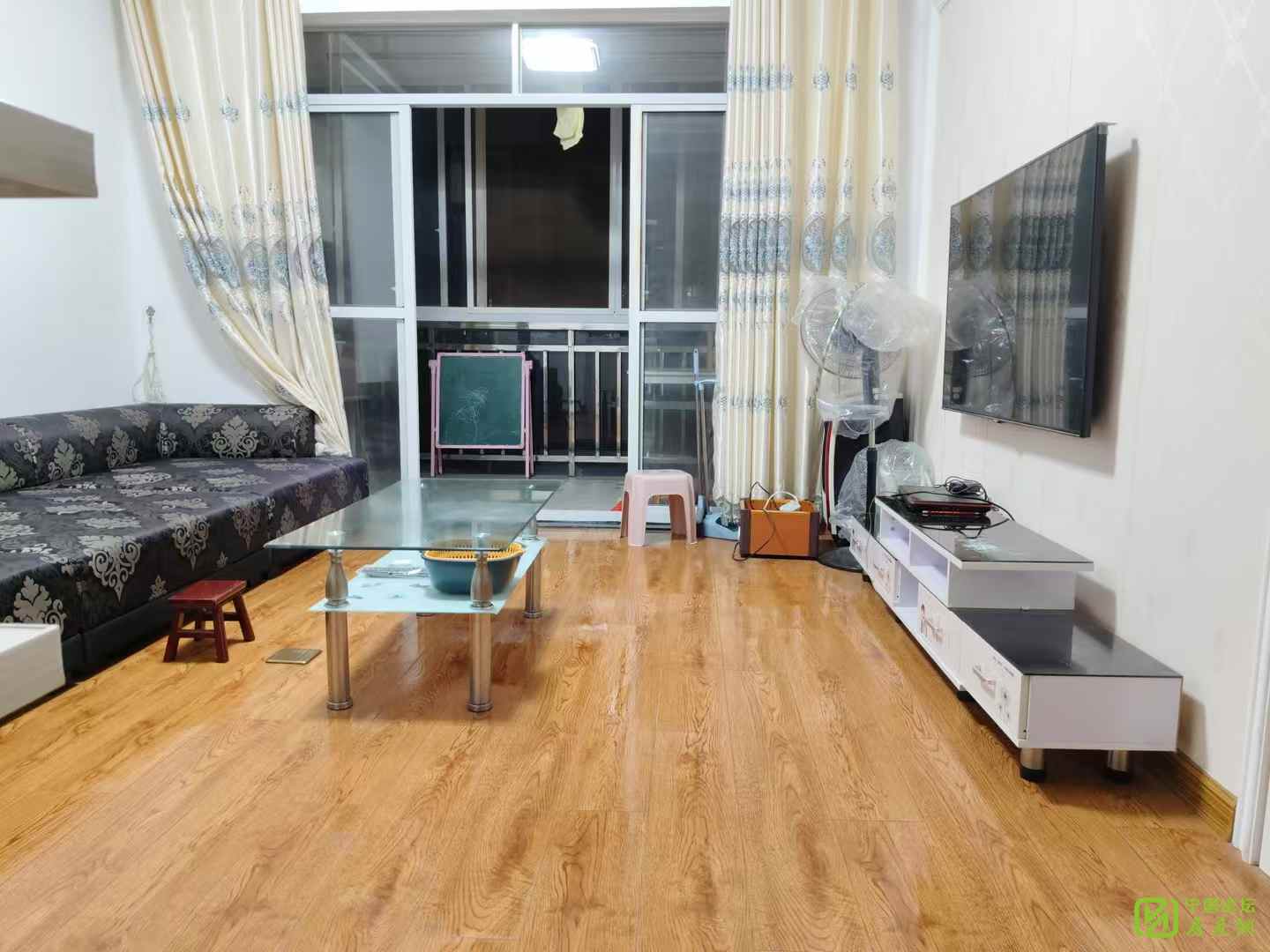 九州家园4楼2室2厅，家具家电齐全，做饭洗澡方便，随时看房