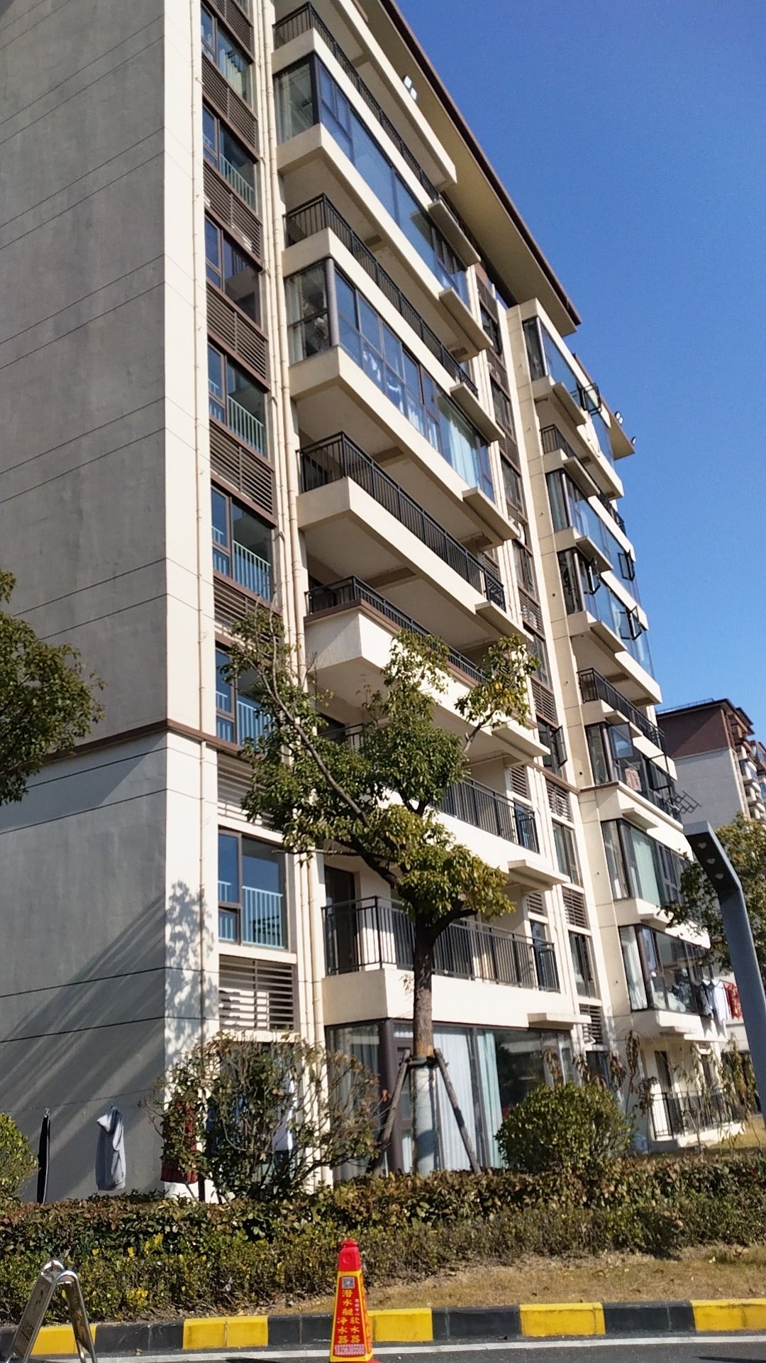 房东另有打算，降价急售此房，改善型住房还是宁阳学校房，毗邻高中部；